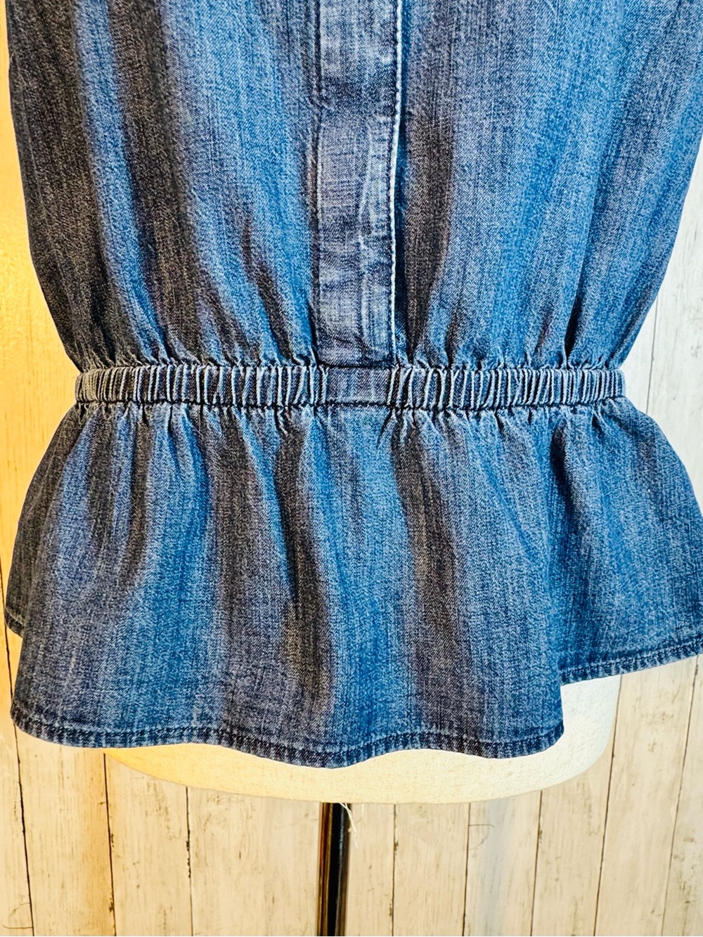 GAP Denim | Peplum Tank Top Medium Chambray Sleeveless Top - Picture 10 of 13